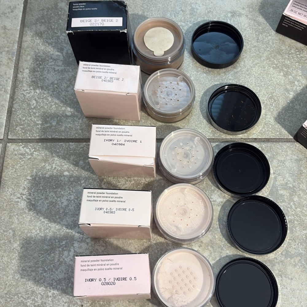 Mary Kay Translucent Loose Powder & Mineral Powder Foundation bundle - Picture 3 of 6